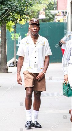 Tyler The Creator Outfits Shorts, Tyler The Creator Outfits Inspiration Men, Preppy Shorts Outfit Men, Summer Outfits 2024 Men, Tyler The Creator Outfits Inspiration, Tyler The Creator Fashion, Green Shorts Outfit, Men Street Outfit