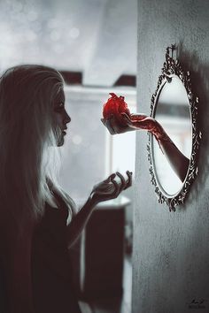 Mirror | par Megan Glc Photographe Mirror Photography, Fairytale Photography, Fantasy Photography, Foto Tips, Conceptual Photography, Fantasy Aesthetic, Arte Fantasy, 판타지 아트