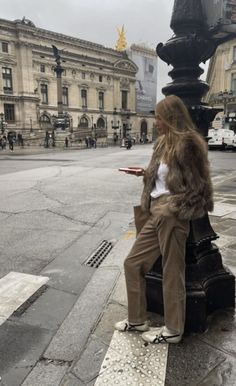 Courtney Grow, Corduroy Pants Outfit, Chic Style Inspiration, Stile Blair Waldorf, Adrette Outfits, Grunge Fits, Thanksgiving Outfit Ideas, What To Wear Fall, Cute Thanksgiving Outfits