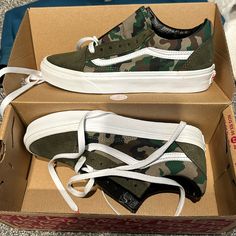 Women’s Size 5.5 Or Men’s Size 4.0 New In Box Vans. Camo Olige White. Old Skool Vans Design, Vans Custom, Custom Painted Shoes, Green Vans, Box Van, Van Design, Decoration Painting, Custom Painted, Painted Shoes