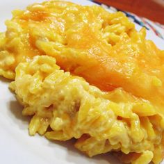 a plate with macaroni and cheese on it