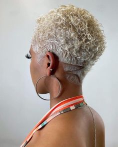 Best Hair Colors for Curls Blonde Twa, Short Platinum Blonde Hair, Short Natural Curly Hair, Short White Hair, Short Shaved Hairstyles, White Blonde Hair, Natural Hair Short Cuts, Tapered Haircut, Blonde Curly Hair