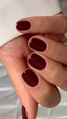 Kutek Disney, Minimalist Nail, Wine Nails, Fall Gel Nails, Minimal Nails, Casual Nails, Makijaż Smokey Eye, Cute Gel Nails, Red Nail