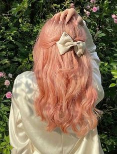 Peach Hair Color Ideas, Peach Pink Hair Color, Peach Hair Aesthetic, Pink And Peach Hair, Dark Peach Hair, Fluttershy Aesthetic, Peach Pink Hair, Peach Hair Dye, Pink Peach Hair