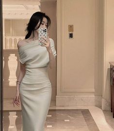 #kesfet Fashion Party Dress, Feminine Clothing, 파티 드레스, Elegant Dresses Classy, Evening Dress Fashion, Elegant Dresses For Women, Women's Evening Dresses, Fashion Mistakes, Modest Fashion Outfits