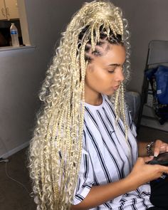 Platinum Goddess Braids, Platinum Blonde Faux Locs Black Women, Blonde Goddess Box Braids, Blonde Bohemian Knotless Braids, Platinum Braids, Goddess Braids Blonde, Platinum Blonde Braids, Blonde Knotless Box Braids, Blonde Goddess Braids