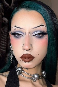 Unconventional Makeup, Creative Halloween Makeup, Halloween Makeup Look, Makeup Masterclass, Punk Makeup, Swag Makeup, Halloween Tattoo, Cool Makeup Looks