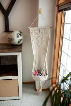 macrame toy hanging basket Macrame Nursery, Macrame Inspiration, Macrame Designs, Organic Clothes, Macrame Swing, Boy Nursery Decor, Craft Board, Type Of Person, Toy Ideas