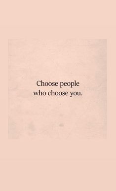 a black and white photo with the words choose people, who choose you on it