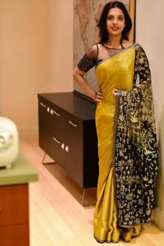 Trendy Saree, Indian Fashion Trends, Sari Blouse Designs, Wedding Blouse Designs, Silk Saree Blouse Designs, Saree Blouse Patterns, Indian Fashion Saree, Trendy Blouse, Wedding Blouse