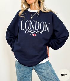 Stay cozy in our Unisex London Sweatshirt! Embrace city vibes with this stylish London Hoodie. Perfect travel sweatshirt and London gift souvenir, featuring iconic London England design. 🇬🇧  ✦ KEY FEATURES Gildan 18000 ADULT Crewneck Sweatshirt UNISEX (NOT WOMEN'S SIZE) heavy blend crewneck sweatshirt made from 50% Cotton and 50% Polyester. Loose fit, runs true to size. Strong, resistant to most chemicals, stretching and shrinking.  ✦ KEY FEATURES Gildan 18500 ADULT Pocketed Hoodie UNISEX (NOT WOMEN'S SIZE) heavy blend hooded sweatshirt made from 50% Cotton and 50% Polyester. Classic fit, RUNS TRUE TO SIZE. Medium-heavy fabric. Polyester fibers are extremely resilient, resistant to most chemicals, stretching, and shrinking. ✦ SIZING Please refer to the sizing chart in the pictures above Souvenir Sweatshirt, London Sweatshirt, London Hoodie, Travel Sweatshirt, City Sweatshirt, London Gifts, City Vibes, Iconic London, Pocket Hoodie