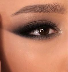 Sultry Black Eye Makeup, Smokey Eye Formal Makeup, Light Black Smokey Eye, Black Prom Looks Makeup, Dark Glam Eye Makeup, Eye Makeup Smokey Natural, Black Glam Eyeshadow Looks, Smokey Black Makeup, Maneater Palette Looks