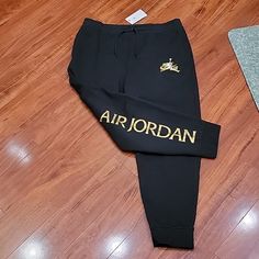 Nwt Men's Jordan Sweatpants. It Has 2 Front Pockets, 1 Back Pocket, And Cuffs At Hem. Style Is Standard Fit. Note: 1 Of Size Xxl Is Missing Price Tag, But It Has Cardboard Tag On Waist. It Is Brand New, Never Worn. Jordan Sweatpants, Mens Casual Pants, Sean John Jeans, Jordan Gold, Jordan Essentials, Jordan Grey, Grey Sweats, Sean John, Cool Outfits For Men