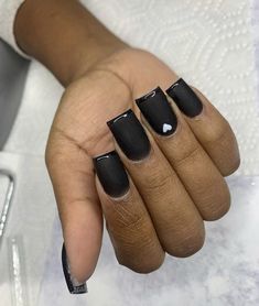 Black Nails Short Square, Short Black Square Nails, Black Acrylic Nails Short, Black Nails Acrylic Short, French Black Nails, Bahamas Nails, Short Nail Sets, Baddies Nails, Short Cute Nails