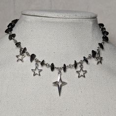 Necklaces Jewelry, Star Jewelry Diy, Gothic Handmade Jewelry, Grunge Handmade Jewelry, Beaded Silver Necklace, Black Silver Jewelry, Necklace Glass Beads, Funky Necklaces Jewelry, Black Chains Jewelry