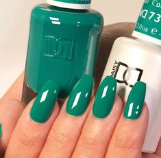 Gel polish and matching varnish Green Dnd Green, Nail Ideas Valentines Day, Gel Nails French Tip, Trendy Nails Almond, Daisy Nail Designs, Pink Nails Gel, Nail Ideas Valentines, Dnd Colors