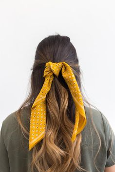 Yellow Bandana, Brown Matte Lipstick, Daisy Mae, Printed Scarf, Foundation Makeup, Zooey Deschanel, Bandana Hairstyles, No Foundation Makeup, Beauty Hair