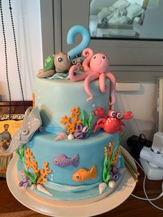 Octopus, fish, crab, manta Sea Animals Birthday Cake, Underwater Themed Cake, Under The Sea 1st Birthday Cake, Fondant Sea Creatures, Sea Animal Birthday Cake, Sea Creature Birthday Cake, Underwater Cake Ideas, Under The Sea Cake Boy, Underwater Theme Cake