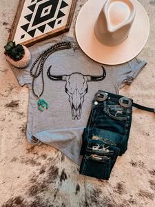 Texas Fashion, Southern Outfits, Cute Country Outfits, Rodeo Fashion, Skull Graphic, Western Chic, Bull Skulls