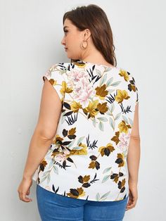 Top con estampado botánico de manga murciélago - grande | SHEIN USA Modern Hijab, Modern Hijab Fashion, Botanical Print, Plus Size Blouses, Batwing Sleeve, Bat Wings, Botanical Prints, Hijab Fashion