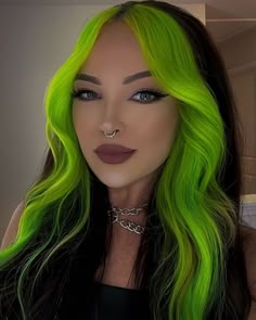 Black With Green Hair, Neon Green Money Piece Hair, Neon Hair Ideas, Halloween Hair Dye Ideas, Black And Neon Green Hair, Shego Hair, Coloured Hair Ideas, Green Hair Inspiration