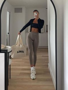 Throw On Outfits, Activewear Outfits Street Styles, Upscale Athleisure Outfits, Active Wear Outfits Aesthetic, Sport Aesthetic Outfit, Fit Girl Aesthetic Outfits, Casual Walking Outfit, Athlesiure Fits Women, That Girl Outfits