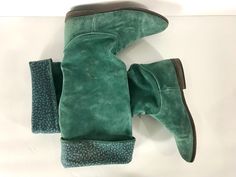 A wonderful pair of hunter green (or "bottle green") boots by popular 90s brand Laura Ashley.  Size 37.  Made in Italy.  I have a pair in black as well: https://www.etsy.com/listing/1784840101/90s-laura-ashley-black-suede-boots-size?click_key=01bc6ae1a9437604e26cdf5a7eb7ca6a611dd485%3A1784840101&click_sum=d8274284&ref=shop_home_active_4&sts=1 CONDITION: There's some light "dusty" wear in some places around the feet and back heel -- please see last photos. I don't think it's salt. Can probably be Green Suede Spring Boots, Green Suede Knee High Boots, Vintage Green Boots With Round Toe, Vintage Green Leather Boots, Green Suede Boots, Green Leather Sole Slip-on Boots, Ashley Black, Green Boots, Black Suede Boots