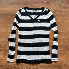 Girls Abercrombie Long Sleeve. Size Youth Small. Great Condition. Never Worn. Gilmore Style, Rory Gilmore Style, Vintage Abercrombie, Downtown Outfits, Rory Gilmore, Funny Graphic Tees, Abercrombie Kids, Fashion Today, Dream Clothes