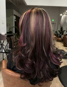 Red Hair With Blonde And Pink Highlights, Hair Dye Colors For Pale Skin, Curly Dyed Highlights, Cool Hair Dye Ideas Curly Hair, Hairdye Inspo Curly Hair, Neapolitan Curly Hair, Purple Highlights Straight Hair, Dark Blonde Hair With Purple Highlights, Plum And Blonde Hair