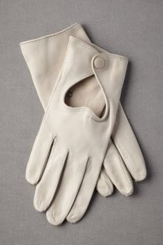 gloves White Leather Gloves, Winter Wedding Accessories, June Bug, Chique Outfits, Anne With An E