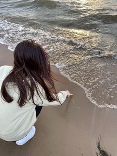 sea girl beach cute soft Belitung, Beach Pictures Poses, Beach Photography Poses, Fashion Photography Poses, Foto Poses, Selfie Ideas Instagram, Preppy Aesthetic, Foto Ideas Instagram