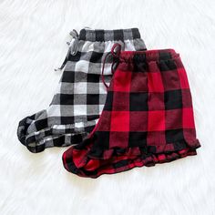 Warm, breathable flannel plaid adult pajama shorts that are perfect all year round! A perfect pair to wear on Christmas day! Comes with a stretchy elastic waistband for a comfort. The waist also has a drawstring for an adjustable fit. Cute ruffle trim finishes off the shorts. 100% Cotton BUY PAJAMA SET WITH LONG SLEEVE TOP HERE: https://www.etsy.com/listing/903455811/pajama-set-plaid-flannel-red-black?ref=listings_manager_grid BEFORE PURCHASING: Please take a look at all shop policies (located u Winter Bridesmaid, Bridesmaid Pajamas, Winter Bridesmaids, Bridesmaid Pyjamas, Women Sleepwear, Pj Shorts