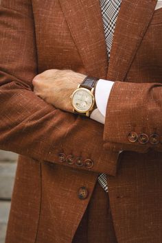 orange suit, light summer suit, interesting men’s suit, unique groomsmen ideas