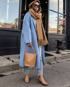 Fall Fashion Coats, Chique Outfit, Blue Coat, Mode Casual, Coat Outfits, Casual Winter Outfits, Autumn Outfit