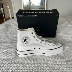 New Never Been Worn In The Box! Beautiful White Leather Converse Converse Leather Shoes, Rainbow Converse, White Platform Converse, White Leather Converse, Converse Platform, Leather Converse, Platform Converse, All Stars Converse, Converse White