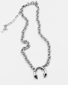 Spike Septum Horseshoe Necklace ⛓ 100% solid stainless steel 💦 Waterproof 🚫 NO green skin. NO tarnish. NO rust 🔗 Adjustable from 16”-19” ⭐️ Features “CYBERSPACE” Star tag Horseshoe Necklace, Green Skin, Spike Necklace, Two Heads, Jewelry Piercing, Body Jewelry Piercing, Bow Necklace, Bear Necklace, Ball Necklace