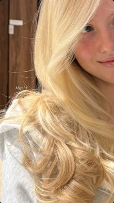 Scandi Hairstyles, Scandi Blonde Hair, Scandi Hair, Scandi Blonde, Couples Picture Poses, Blonde With Freckles, Couples Picture, Beauty Hair Color, Framing Layers