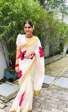 Kerala Onam Saree Blouse Designs, Anaswara Rajan In Saree, Bestie Marriage, Onam Ideas, Onam Fashion, Onam Look, Kerala Outfits, Christian Engagement, The Feminine Mystique