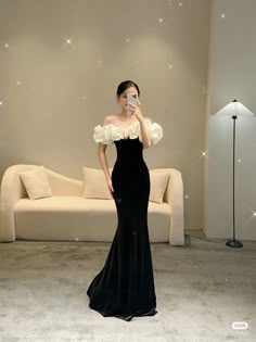 Black Dress Met Gala, Met Gala Inspired Outfits, Black Classy Prom Dress, Met Gala Dresses Ideas, Met Gala Outfits Ideas, Asian Prom Dress, Color Of Happiness, Plain Dresses, Glitter Dresses