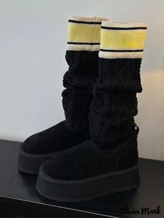 Olivia Mark - Stylish Winter Boots with Brown Suede, Platform Soles, Round Toe, and Sock Detail Boots With Platform, Brown Winter Boots, Stylish Winter Boots, Street Wear Style, Casual Street Wear, Winter Heels, Stylish Socks, Winter Trench Coat, Platform Slippers