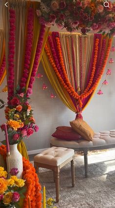 Pink Dholki Decor, Mehndi Wedding Aesthetic, Mehndi Ceiling Decor, Indian Mehndi Decoration, Desi Mehendi Decor, Mehndi Party Decoration At Home, Indoor Dholki Decor, Mehndi House Decoration, Indian Simple Wedding Decor