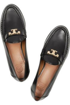 100% AUTHENTIC  BRAND NEW in BOX TORY BURCH  Tory Burch's 'Townsend' loafers will make any outfit feel more polished and smart  They're crafted from glossy black leather and punctuated with a gold 'T'.  - Heel measures approximately 20mm/ 1 inch - Black leather - Slip on Size  US 5 The loafers are in pristine brand new condition in original box GUARANTEED TO BE 100% AUTHENTIC Tori Birch Shoes, Zara Flats, Casual Leather Shoes, Elegant Shoes, Flats Shoes, Handbag Shoes, Shoe Store, Leather Slip Ons, Flat Shoes