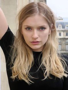 7 Popular French Hair Colors Parisians Always Choose 2024 French Blonde Hair, Shades Of Hair Color, French Blonde, Parisian Hair, French Girl Hair, Camille Razat, Girl Hair Colors, Blonde Hair With Bangs, Camille Rowe