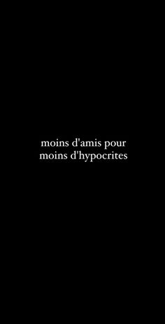 a black background with the words moins d'amis pour moins d'hypocities