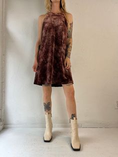 "- 90s burgundy velvet dress - 95% Polyester 5% Spandex - Deadstock, original tags still attached - Made in USA - Velvet has a cool subtle tie-dyed/crushed effect - Tagged size: Large - Brand: Delane Casual Fashion Shoulder to Shoulder: 9.5\" Bust: 18\" Waist: 18\" Hips: 22\" Shoulder to Hem: 35\"" Burgundy Velvet Dress, Halter Neck Mini Dress, Velvet Dress Casual, Blue Velvet Dress, Sporty Dress, Most Beautiful Dresses, Burgundy Velvet, Brown Velvet, Rayon Dress