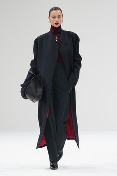 Ferrari Fall 2023 Ready-to-Wear Collection 70s Runway Fashion, Black Winter Outfits, Black Red Outfit, Red Black Outfit, Dramatic Fashion, Fall 2023 Ready To Wear, 2023 Ready To Wear Collection, World Fashion, Milano Fashion