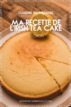 a close up of a cake on a plate with the words ma recette de irish tea cake