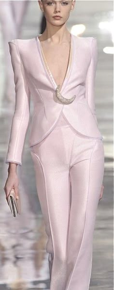 Armani Prive S/S 2010 Light Pink Outfit, Mode Rose, Pink Suit, Armani Prive, Picture This, Pink Outfit, Looks Style, Pink Fashion, Couture Fashion