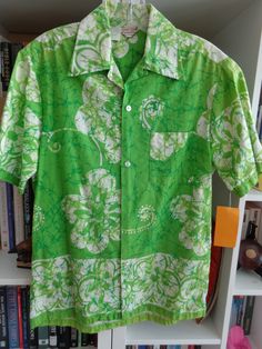 Unisex 1970's Hawaiian Floral Print Shirt An Original Hawaiian Togs Lime Green and White 100% Cotton Fabric 5 Front White Buttons SIZE: Men's Medium MEASUREMENTS (in inches): Shoulder to Shoulder (back): 18 Chest: 42 Waist: 40 Side Length (armpit to hem): 17 Arm Length (armpit to cuff): 4 1/2 Neck Opening: 16 Neck to Hem (back): 29 INTERNATIONAL CUSTOMER?? Please email for Shipping Info Green Casual Shirt With Vintage Print, Casual Green Shirt With Vintage Print, Green Vintage Print Short Sleeve Top, Green Short Sleeve Tops With Retro Print, Green Retro Print Short Sleeve Tops, Green Cotton Hawaiian Shirt, Green Cotton Hawaiian Shirt For Spring, Spring Green Cotton Hawaiian Shirt, Green Retro Print Shirt For Spring