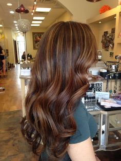 Dark And Light Brown Hair, Blowout Waves, Light Brown Hair With Highlights, Brown Auburn Hair, Best Hair Color Ideas, Cinnamon Hair, Rambut Brunette, Highlights Ideas, Best Hair Color